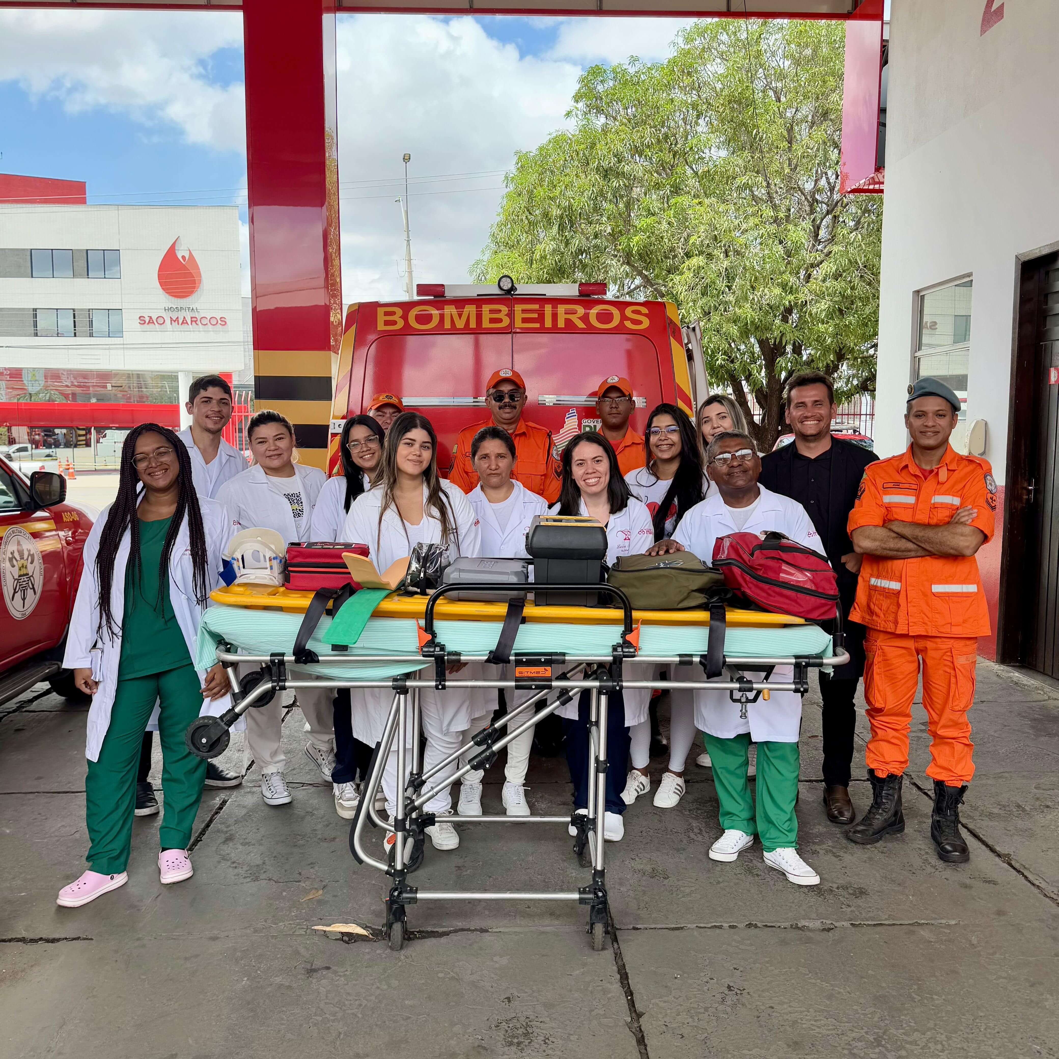 A turma do curso Técnico em Enfermagem da Faculdade de Malta participou de uma visita técnica ao Corpo de Bombeiros, em uma manhã cheia de aprendizado e experiências enriquecedoras. Essa atividade foi uma oportunidade única para os nossos alunos vivenciarem na prática situações de emergência e conhecerem mais sobre a atuação dos bombeiros no suporte à saúde. 

Momentos como esse são fundamentais para a formação dos nossos futuros técnicos de enfermagem, proporcionando conhecimento, troca de experiências e ampliando a visão sobre o trabalho em equipe e o cuidado com a vida.